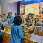พิธีมอบผ้าห่มกันหนาวและกระเป๋านักเรียนพระราชทาน ประจำปีการศึกษา 2566