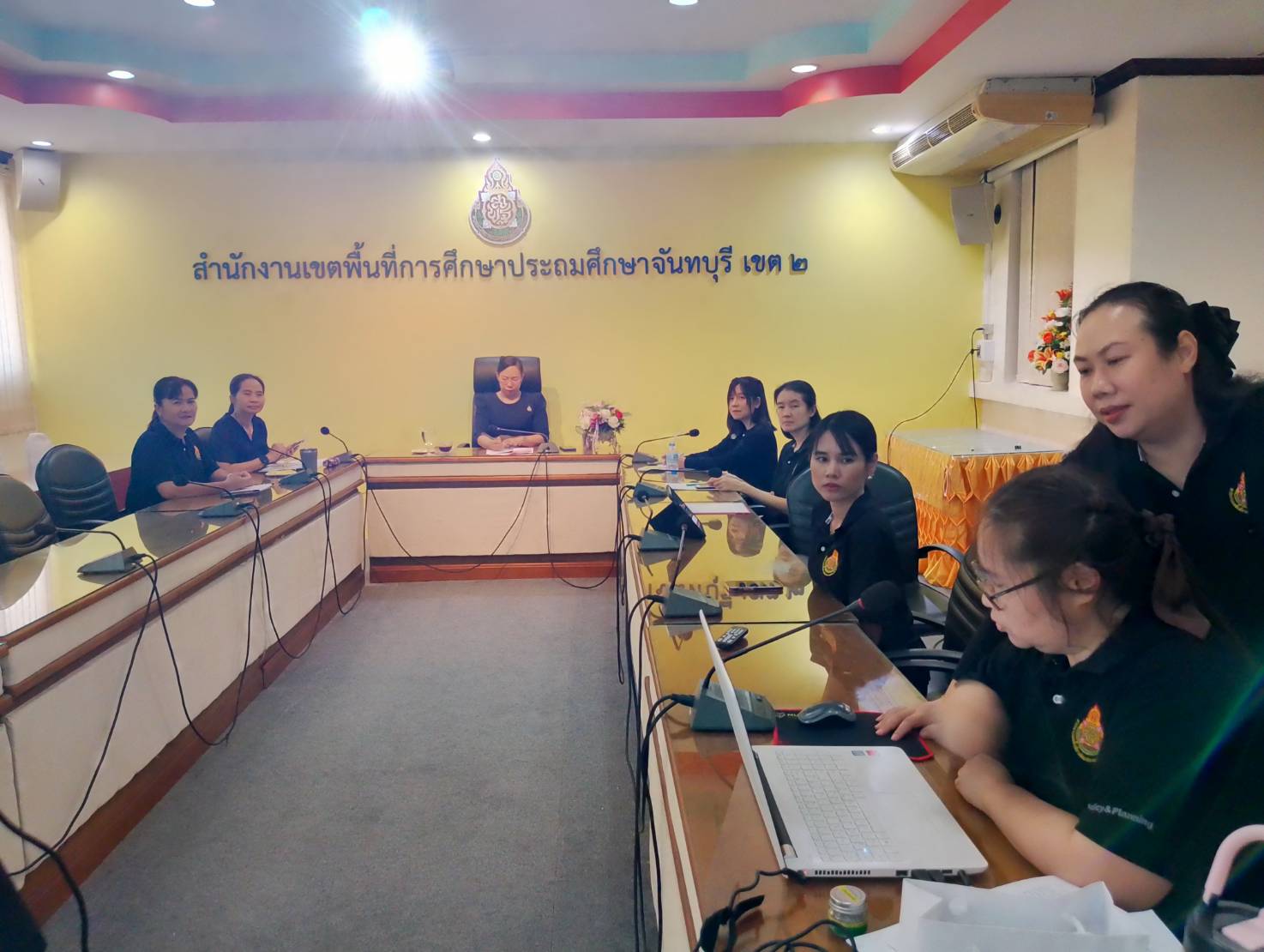 การประชุมคณะกรรมการพิจารณาผลงาน“การจัดการเรียนการสอนของครูโรงเรียนขนาดเล็กที่ประสบผลสำเร็จ ( The best Teacher Award”ระดับสำนักงานเขตพื้นที่การศึกษา